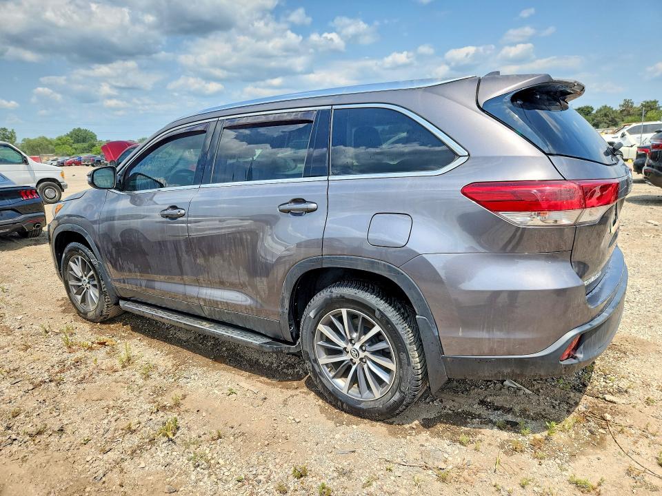 Photo 2 from auction – 2019 TOYOTA HIGHLANDER with VIN 5TDJZRFH4KS622211
