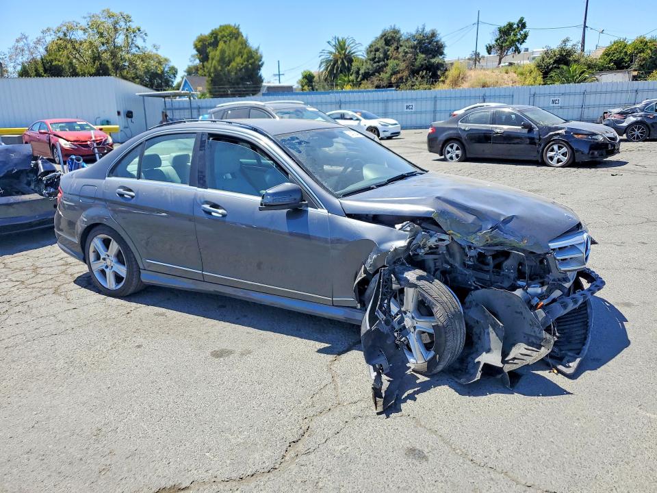 Photo 4 from auction – 2010 MERCEDES-BENZ C with VIN WDDGF8BB7AF518847