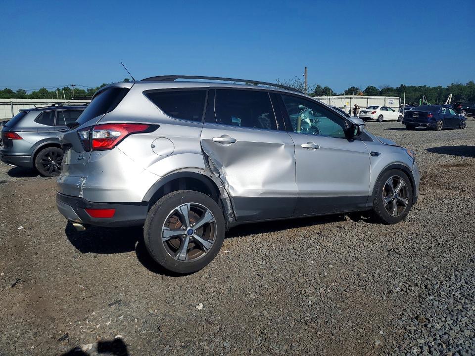 Photo 3 from auction – 2018 FORD ESCAPE with VIN 1FMCU9HD8JUC66420