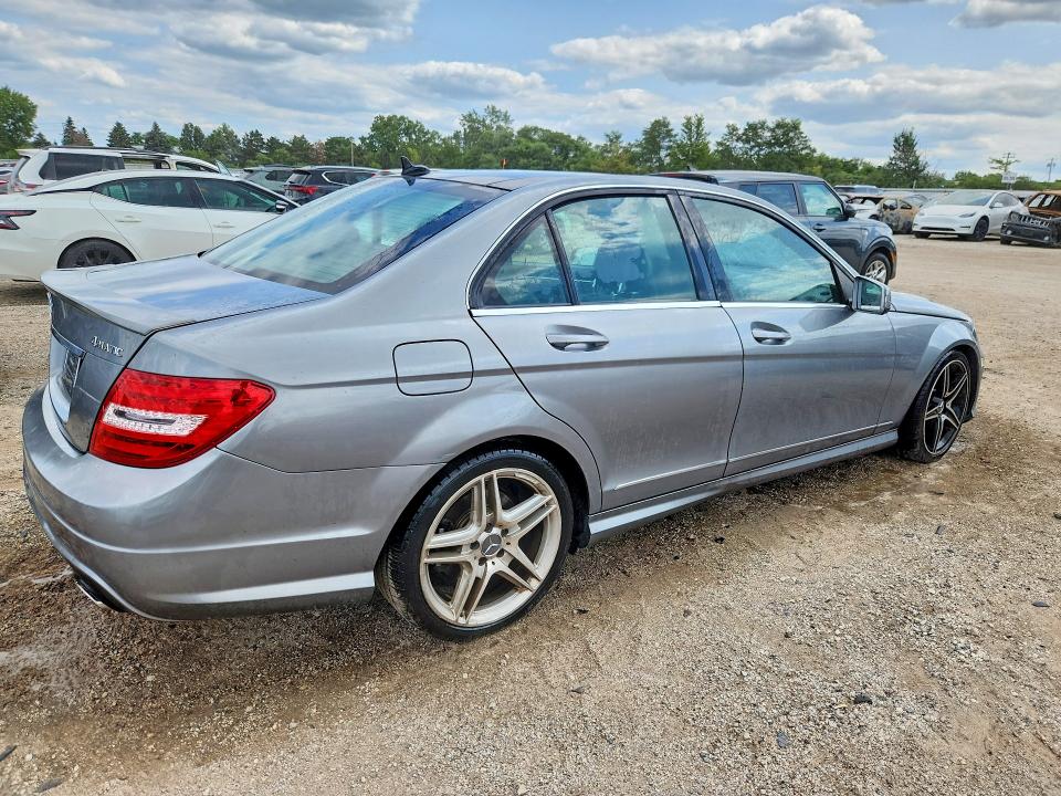 Photo 3 from auction – 2014 MERCEDES-BENZ C with VIN WDDGF8AB2EG209899