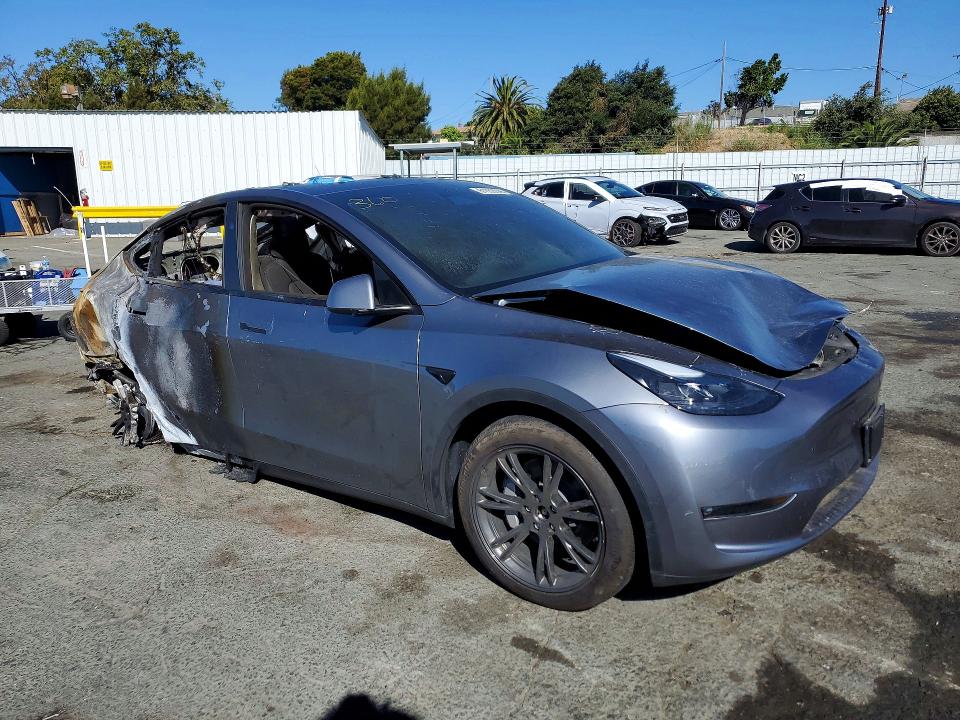 Снимка 4 от търг – 2024 TESLA MODEL Y с VIN 7SAYGDEE4RF125868