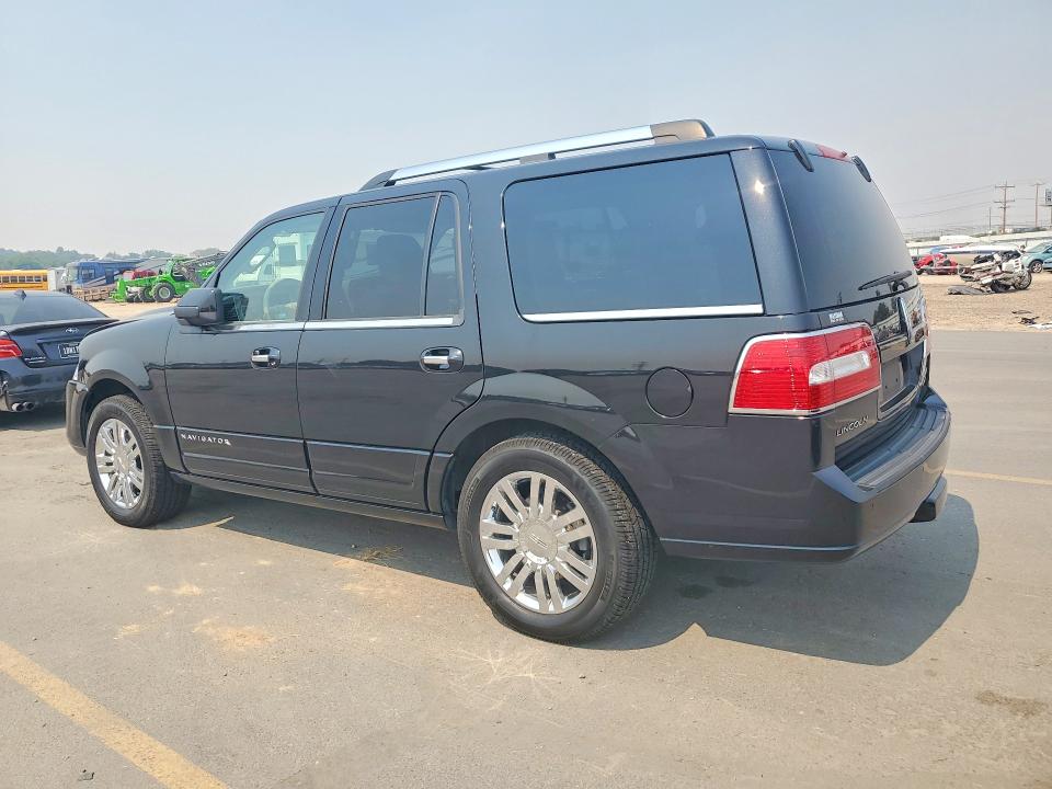 Photo 2 from auction – 2010 LINCOLN NAVIGATOR with VIN 5LMJJ2J54AEJ10585