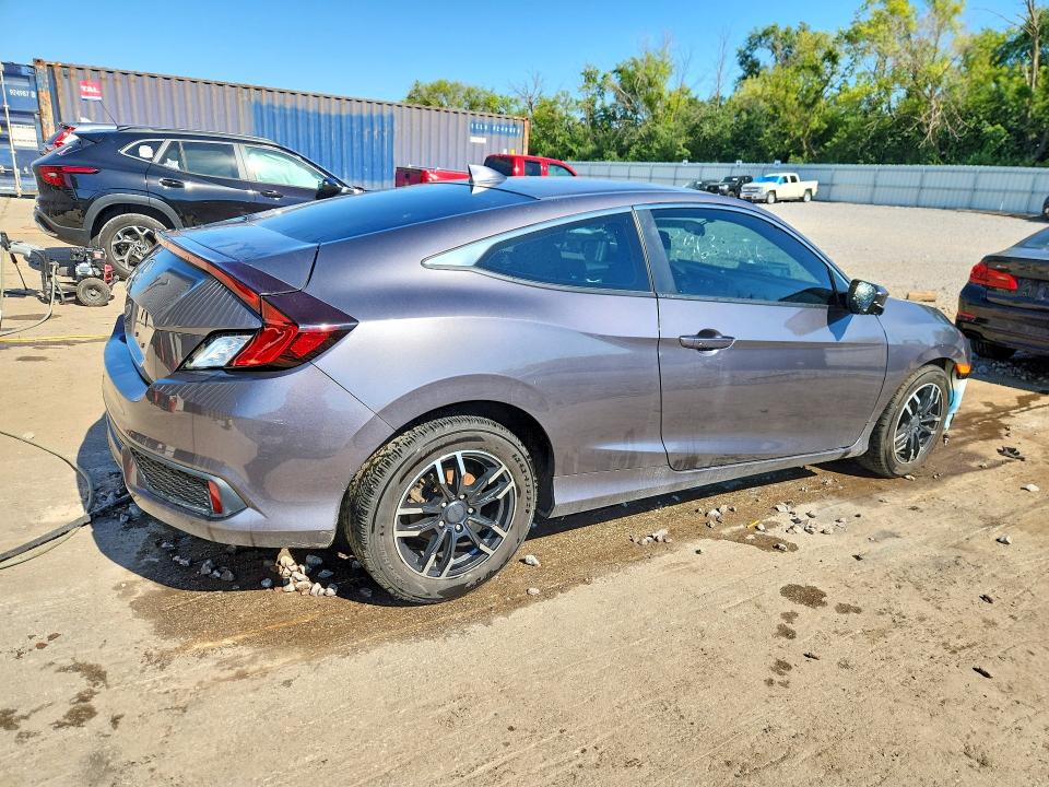 Photo 3 from auction – 2018 HONDA CIVIC with VIN 2HGFC3B31JH352772