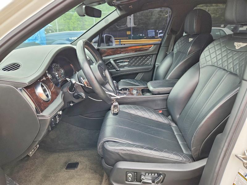 Photo 7 from auction – 2017 BENTLEY BENTAYGA with VIN SJAAC2ZV7HC012602