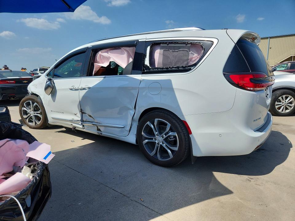 Photo 2 from auction – 2025 CHRYSLER PACIFICA with VIN 2C4RC1PG6SR571296