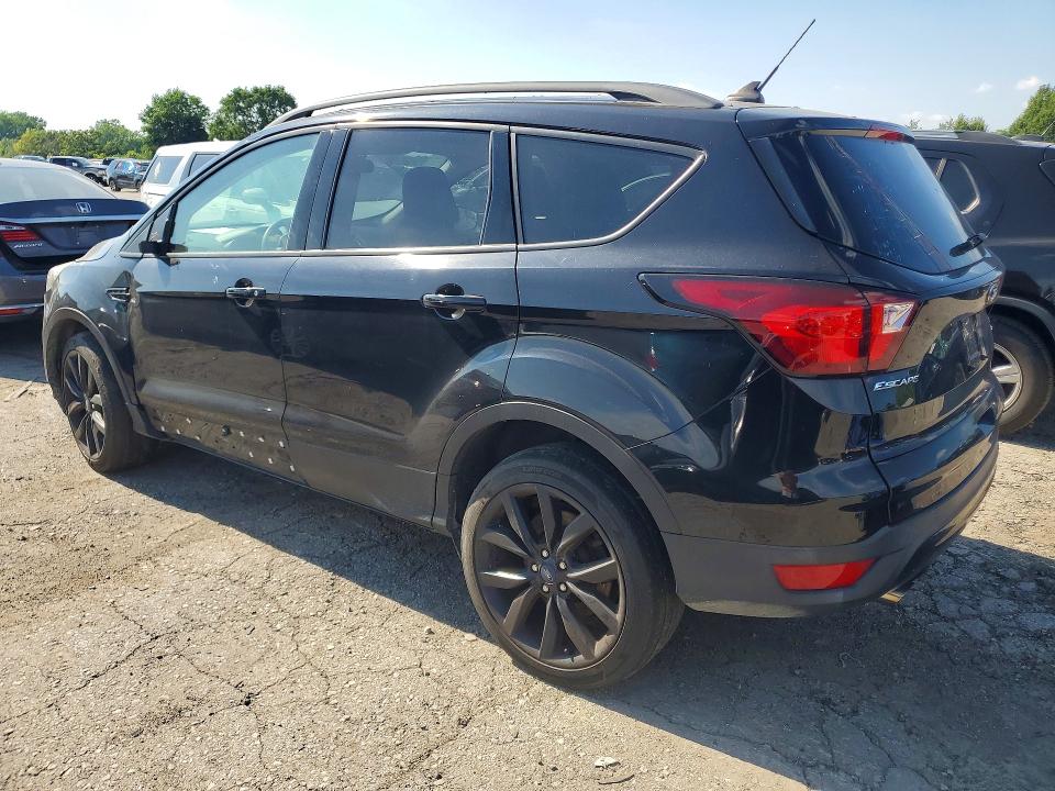 Photo 2 from auction – 2019 FORD ESCAPE with VIN 1FMCU0GD6KUC10037