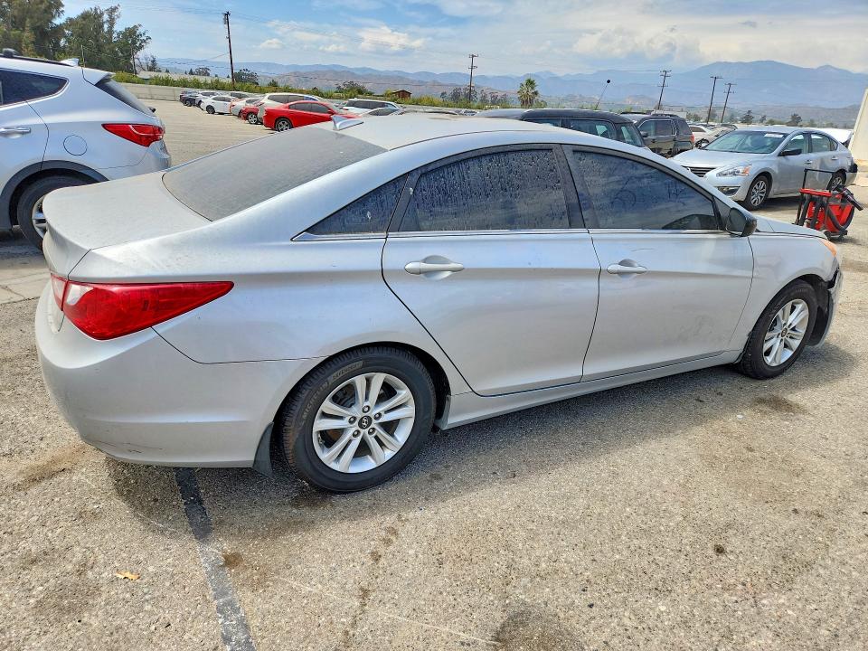 Photo 3 from auction – 2013 HYUNDAI SONATA with VIN 5NPEB4AC9DH748433