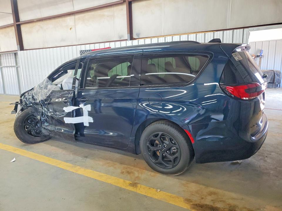 Photo 2 from auction – 2024 CHRYSLER PACIFICA with VIN 2C4RC1S75RR102735