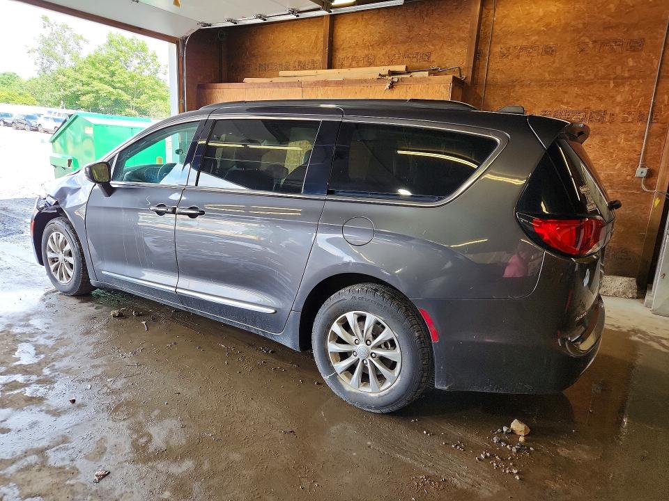 Photo 2 from auction – 2017 CHRYSLER PACIFICA with VIN 2C4RC1BG9HR785537