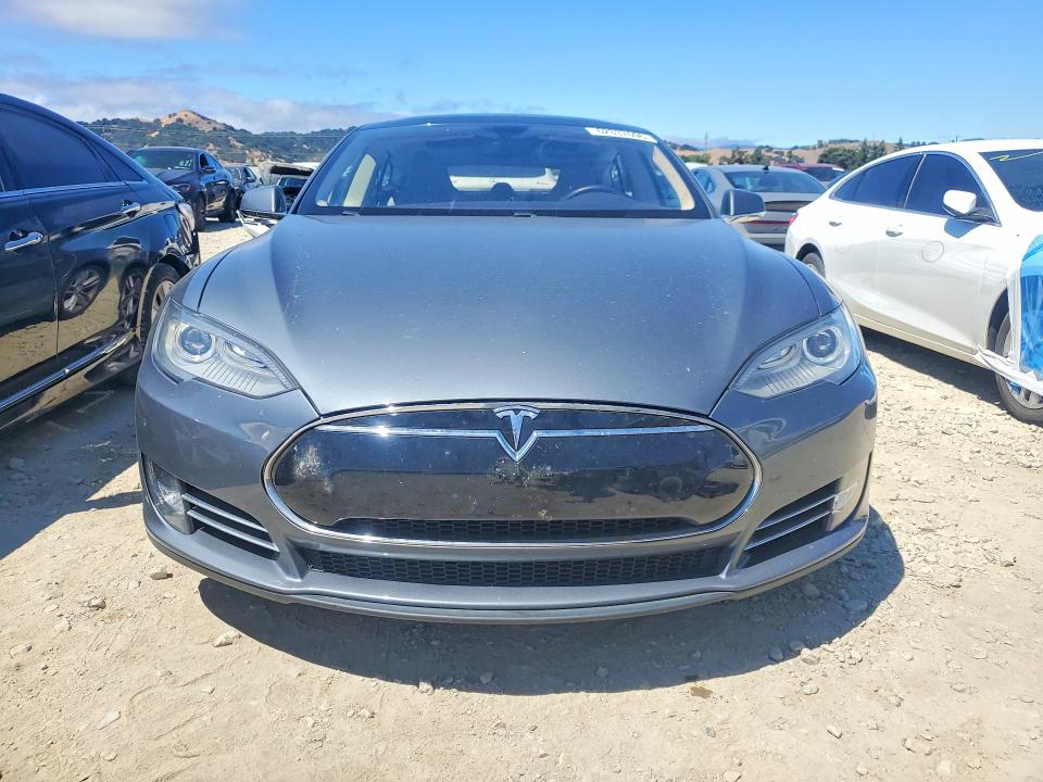 Foto 5 de la subasta – 2013 TESLA MODEL S con VIN 5YJSA1AG9DFP04034