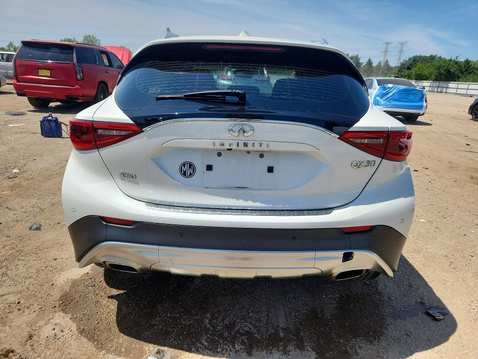 Photo 6 from auction – 2018 INFINITI QX30 with VIN SJKCH5CR8JA040400