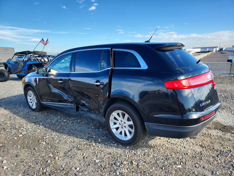 Photo 2 from auction – 2017 LINCOLN MKT with VIN 2LMHJ5NK7HBL00376
