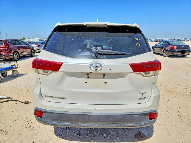 Photo 6 from auction – 2019 TOYOTA HIGHLANDER with VIN 5TDKZRFH2KS369457