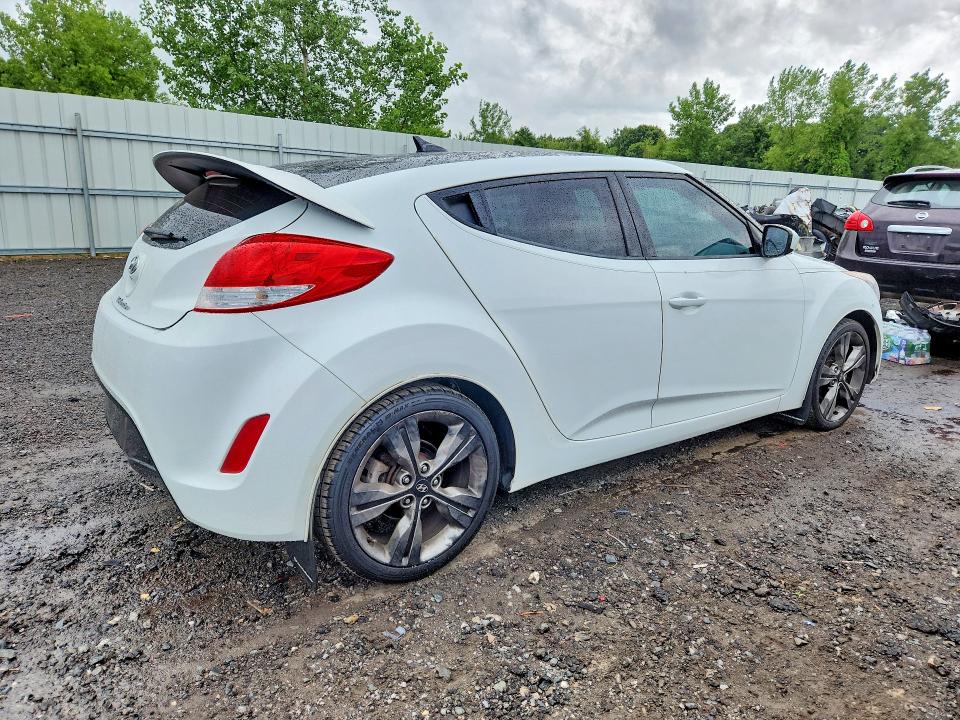 Photo 3 from auction – 2016 HYUNDAI VELOSTER with VIN KMHTC6AD7GU267661