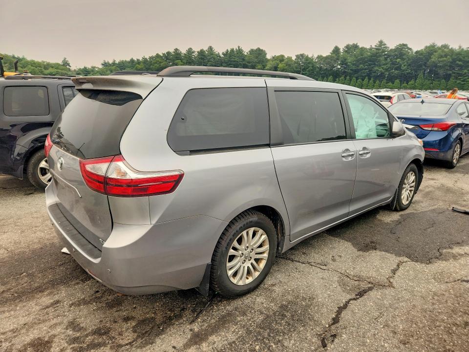 Photo 3 from auction – 2017 TOYOTA SIENNA with VIN 5TDYZ3DC6HS851405