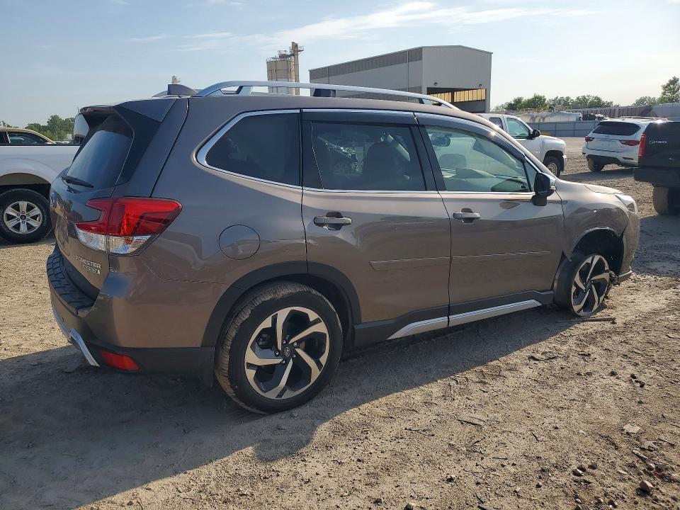 Photo 3 from auction – 2023 SUBARU FORESTER with VIN JF2SKARC3PH550229