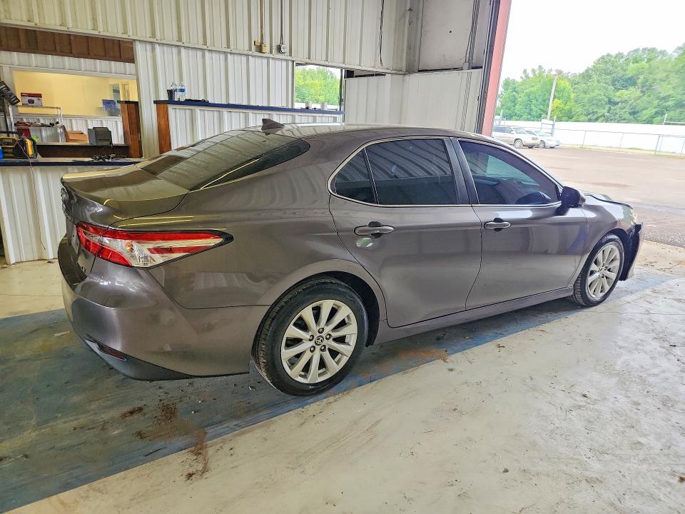 Photo 3 from auction – 2020 TOYOTA CAMRY with VIN 4T1C11AK0LU972190