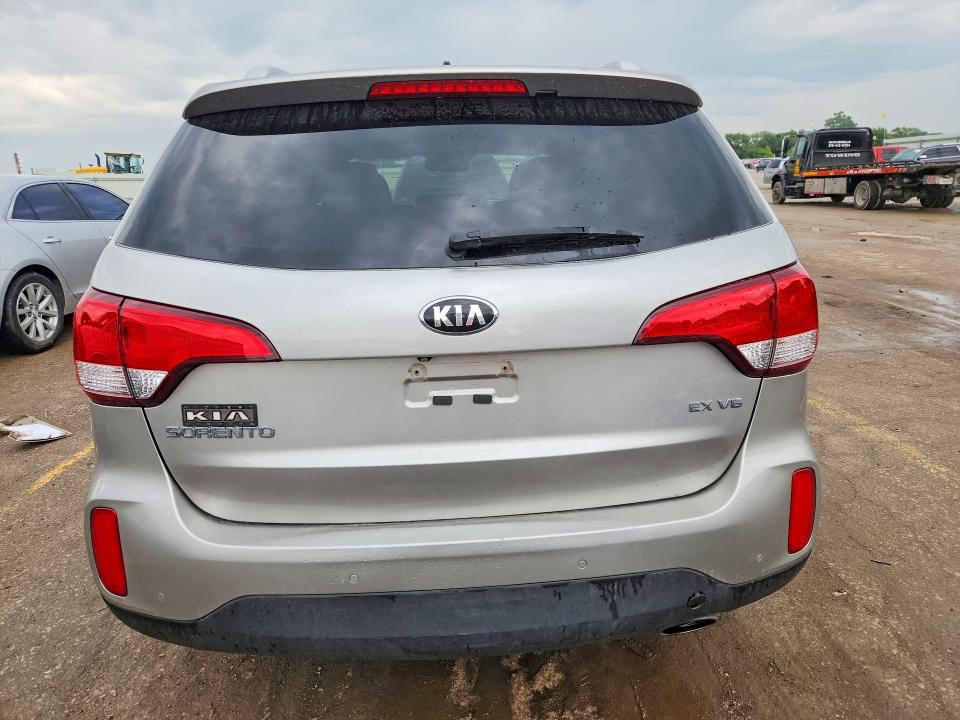 Photo 6 from auction – 2015 KIA SORENTO with VIN 5XYKU4A77FG657252