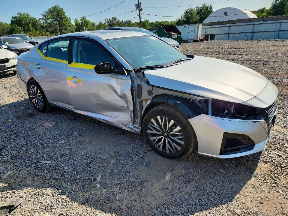 Photo 4 from auction – 2024 NISSAN ALTIMA with VIN 1N4BL4DW5RN422454