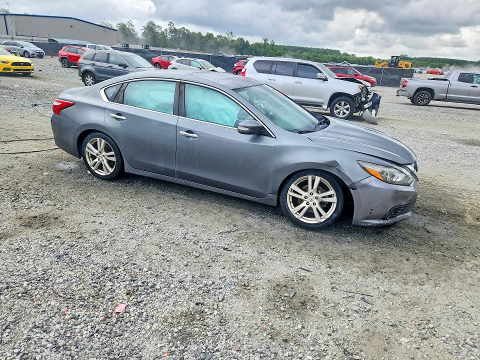 Photo 4 from auction – 2017 NISSAN ALTIMA with VIN 1N4BL3AP7HC196547