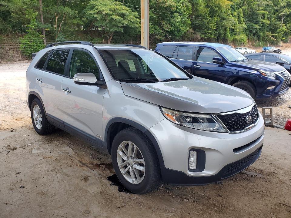 Photo 4 from auction – 2015 KIA SORENTO with VIN 5XYKTCA68FG597695