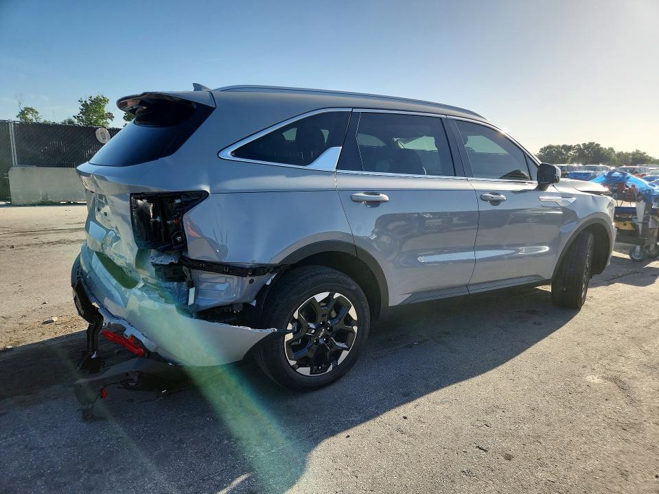 Photo 3 from auction – 2026 KIA SORENTO with VIN 5XYRL4JC6TG427809