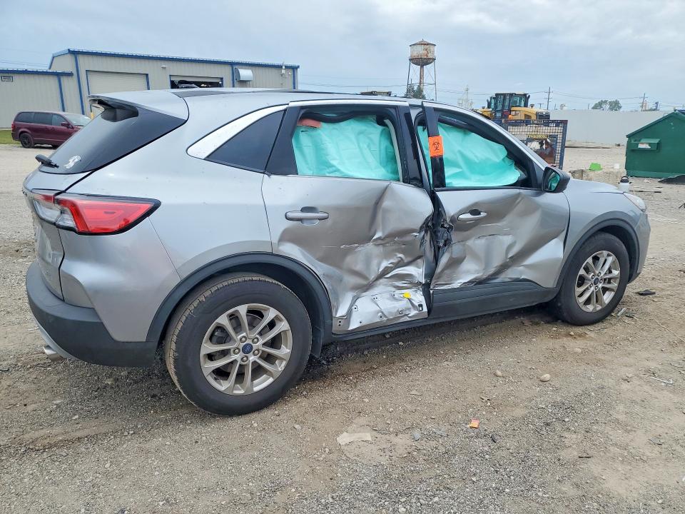 Photo 3 from auction – 2022 FORD ESCAPE with VIN 1FMCU0G64NUB96726