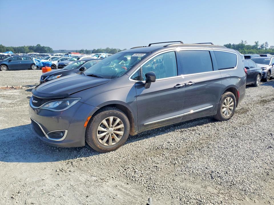 CHRYSLER PACIFICA 2017 with VIN 2C4RC1BG3HR506681 - Photo from auction
