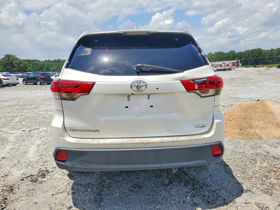 Photo 6 from auction – 2017 TOYOTA HIGHLANDER with VIN 5TDKZRFH1HS519857