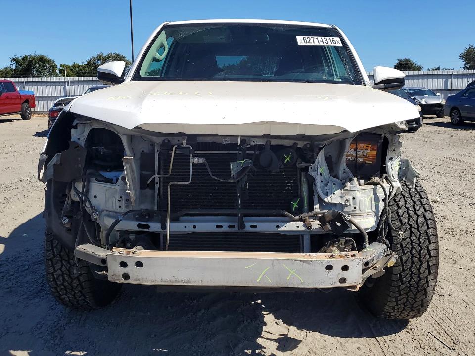 Photo 5 from auction – 2015 TOYOTA 4RUNNER with VIN JTEBU5JR5F5253832