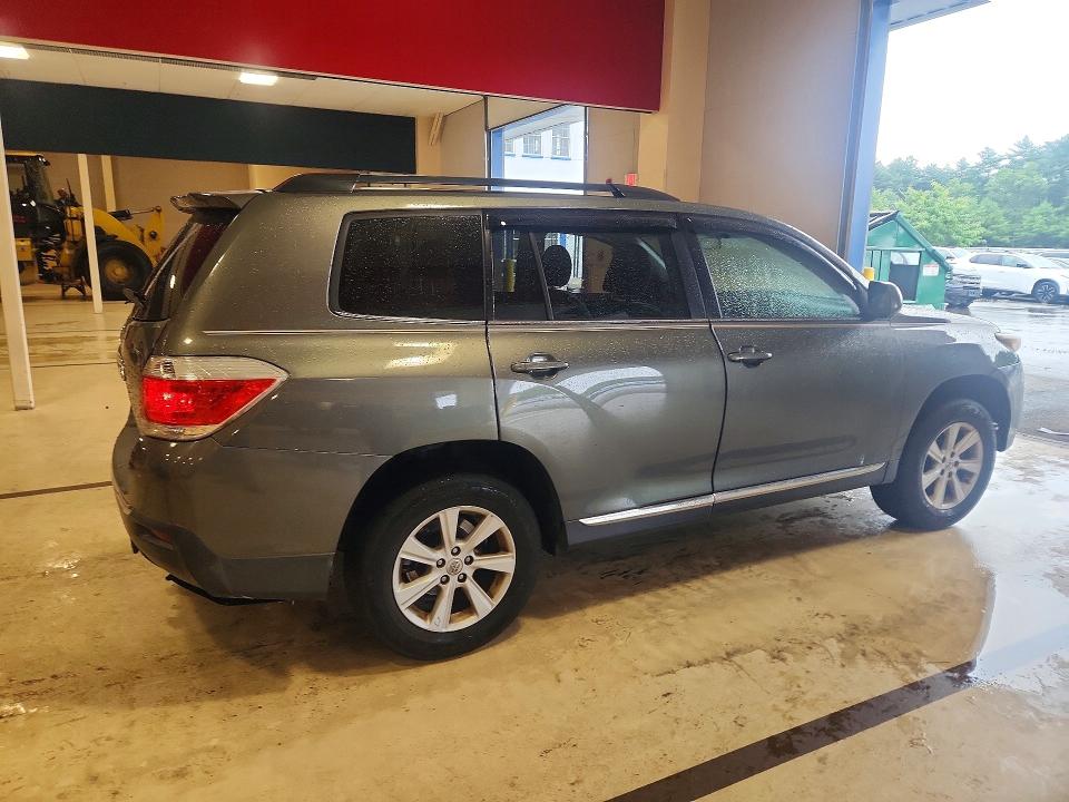 Photo 3 from auction – 2012 TOYOTA HIGHLANDER with VIN 5TDZK3EH2CS081604