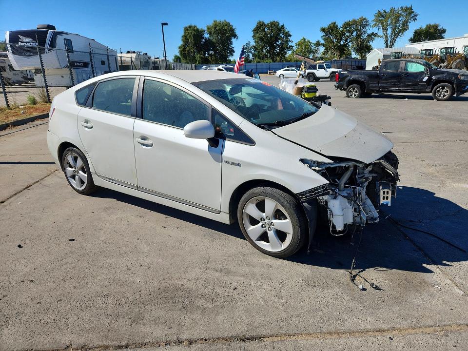 Photo 4 from auction – 2011 TOYOTA PRIUS with VIN JTDKN3DU3B1394910