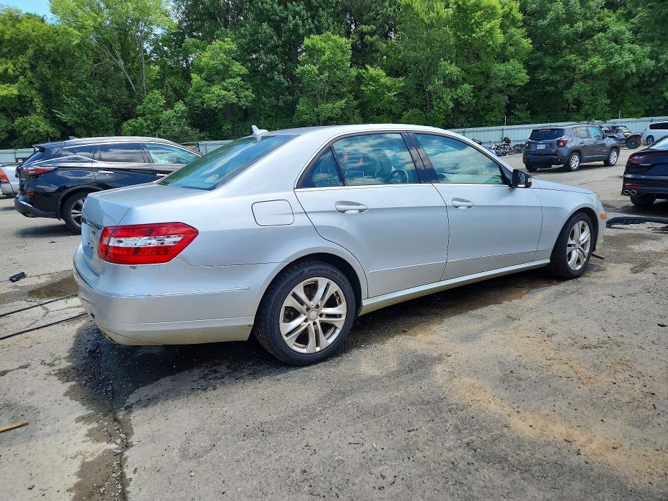 Photo 3 from auction – 2011 MERCEDES-BENZ E with VIN WDDHF5GB7BA399126
