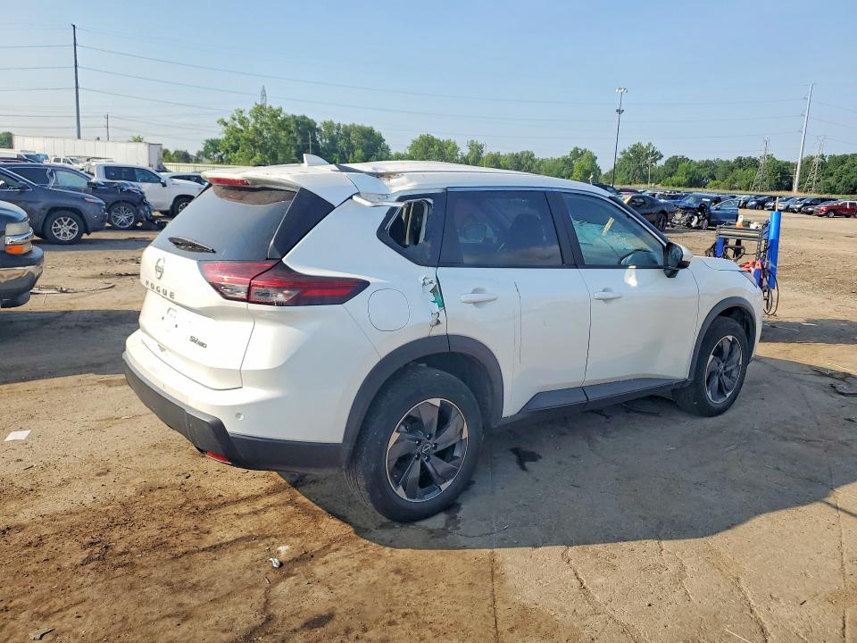 Photo 3 from auction – 2024 NISSAN ROGUE with VIN 5N1BT3BB2RC692253
