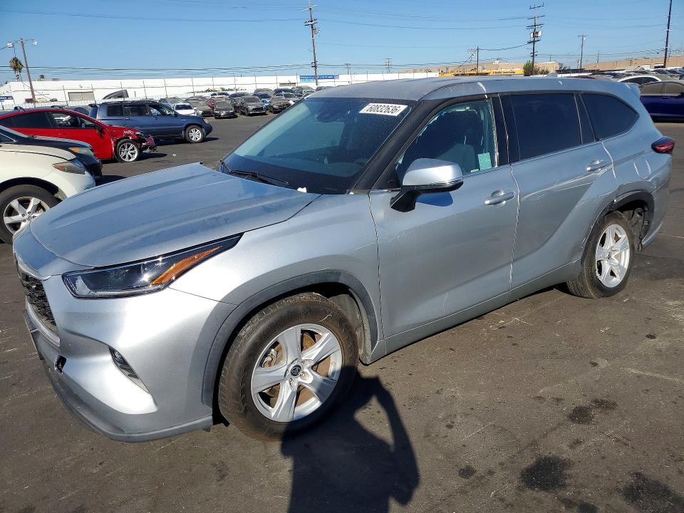 TOYOTA HIGHLANDER 2021 with VIN 5TDZZRAHXMS041342 - Photo from auction