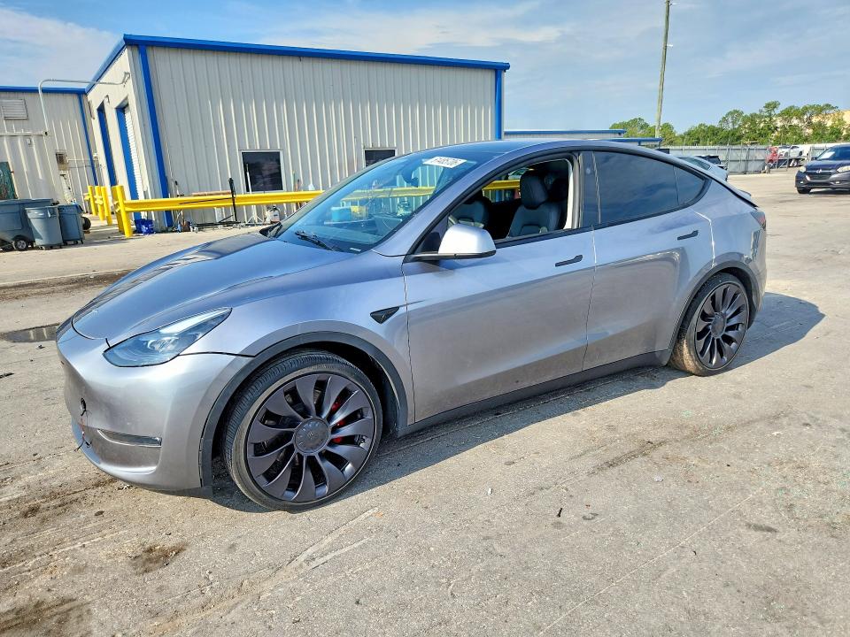 TESLA MODEL Y 2024 with VIN 7SAYGDEF0RA301238 - Photo from auction