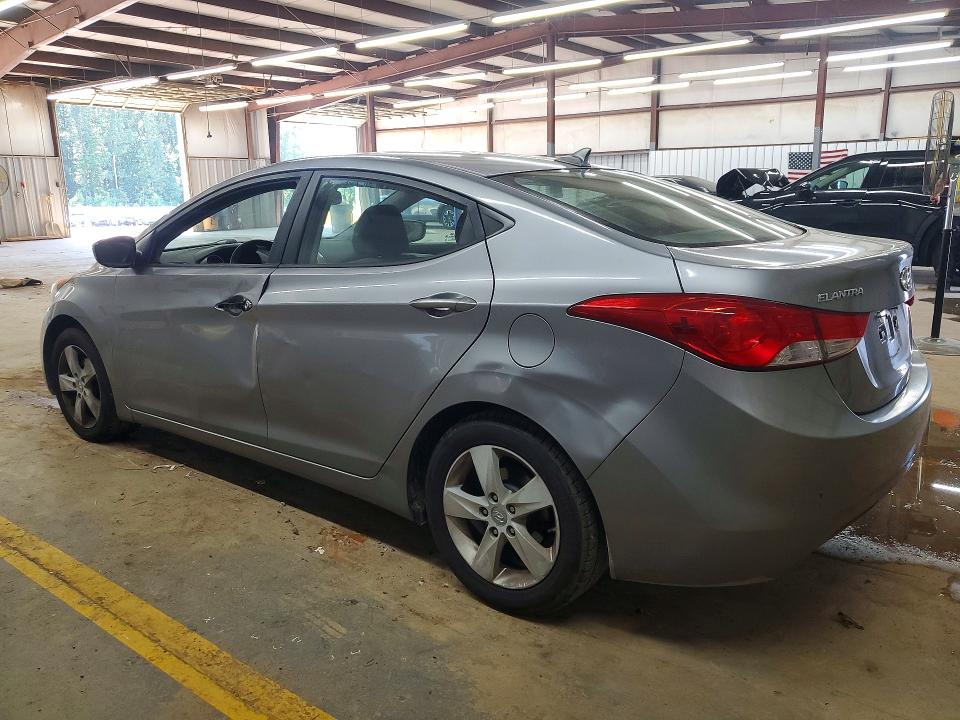 Photo 2 from auction – 2013 HYUNDAI ELANTRA with VIN KMHDH4AE8DU750686