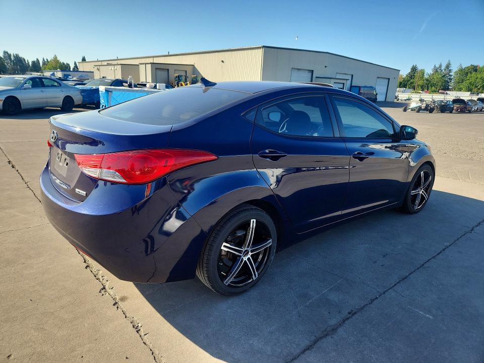 Photo 3 from auction – 2013 HYUNDAI ELANTRA with VIN 5NPDH4AE9DH207992