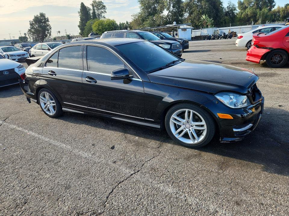 Photo 4 from auction – 2012 MERCEDES-BENZ C with VIN WDDGF8BB0CR204331