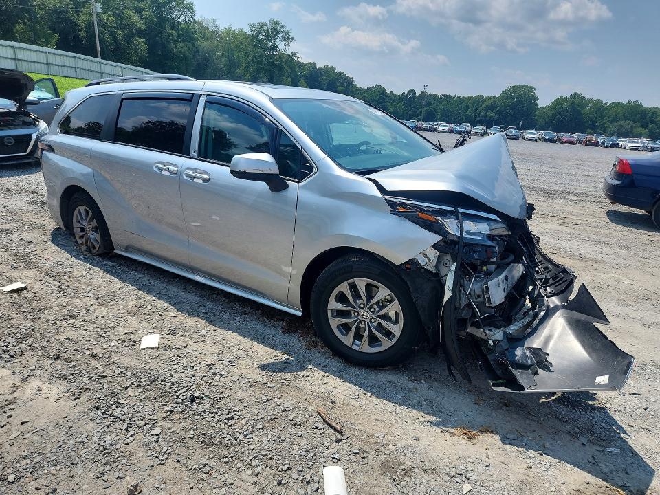 Photo 4 from auction – 2023 TOYOTA SIENNA with VIN 5TDYRKEC5PS178890