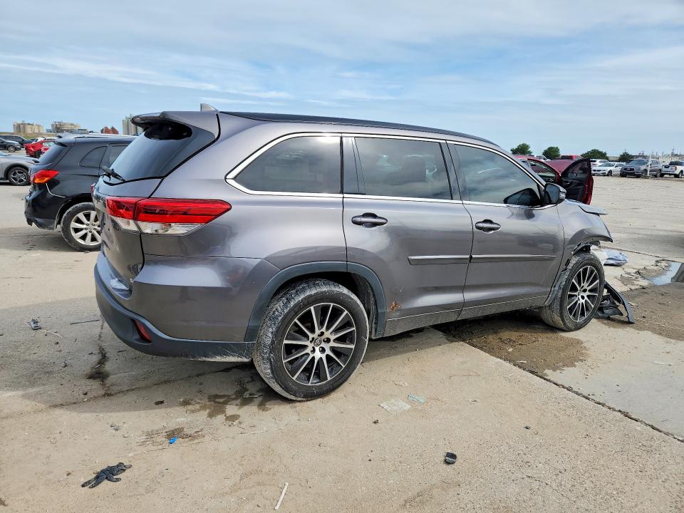Zdjęcie 3 z aukcji – 2018 TOYOTA HIGHLANDER z VIN 5TDKZRFH8JS546141
