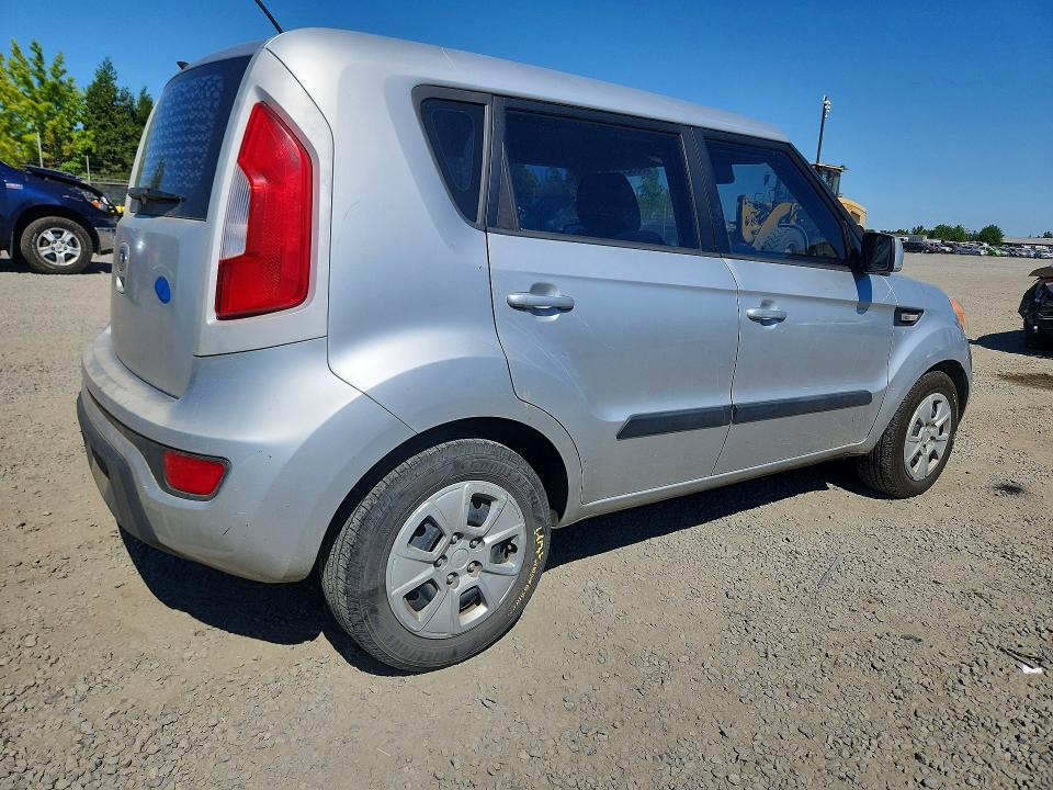Photo 3 from auction – 2013 KIA SOUL with VIN KNDJT2A56D7774932
