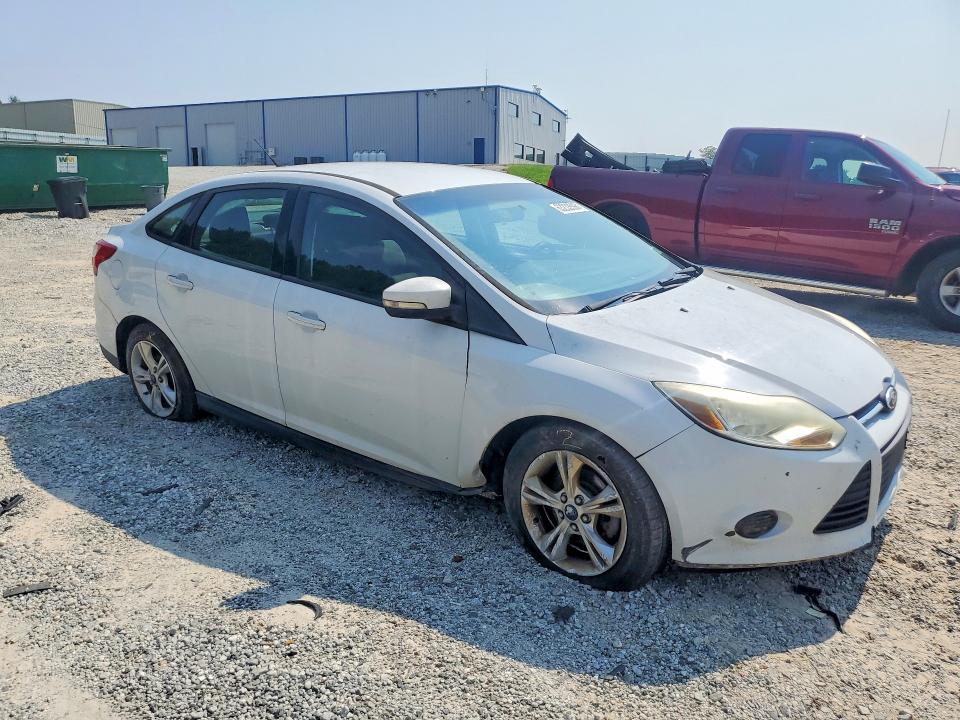 Photo 4 from auction – 2013 FORD FOCUS with VIN 1FADP3F28DL379993