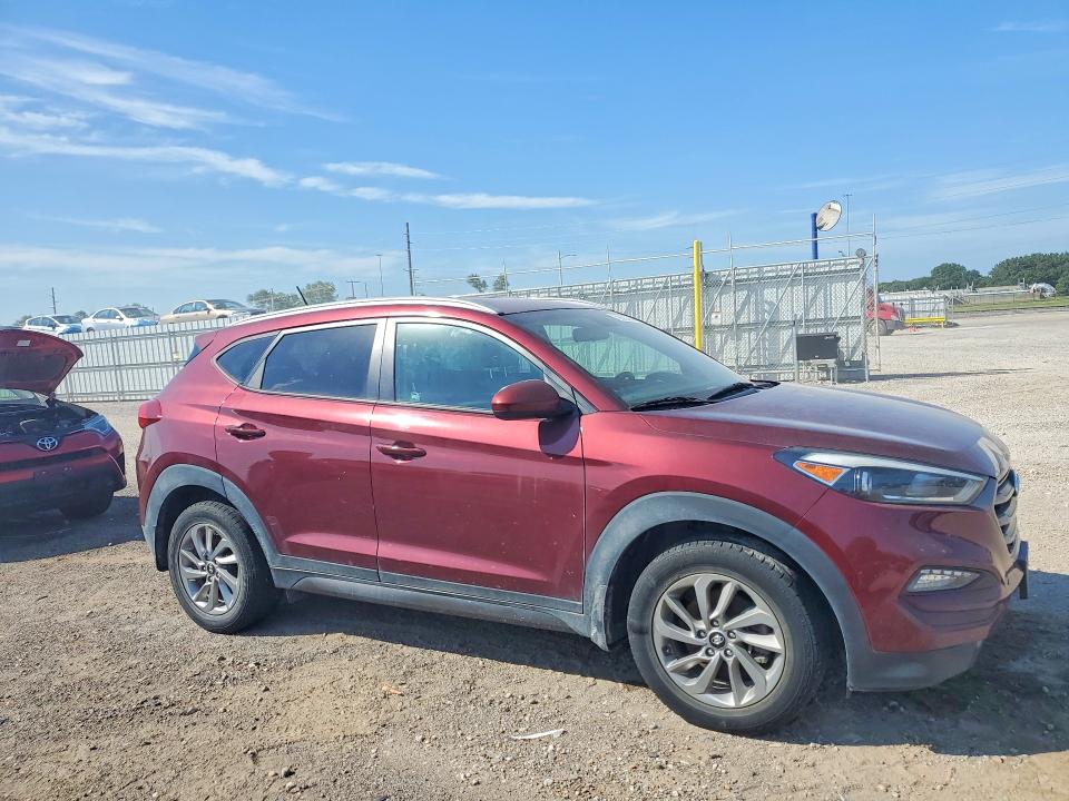 Photo 4 from auction – 2016 HYUNDAI TUCSON with VIN KM8J3CA41GU123030