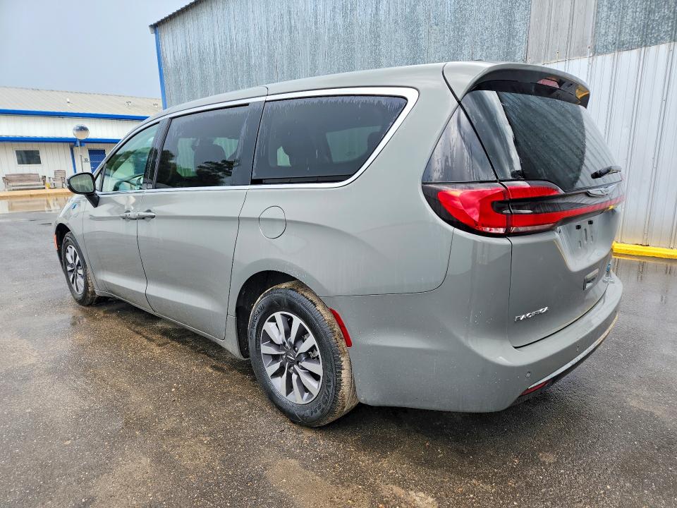 Photo 2 from auction – 2023 CHRYSLER PACIFICA with VIN 2C4RC1L79PR541612