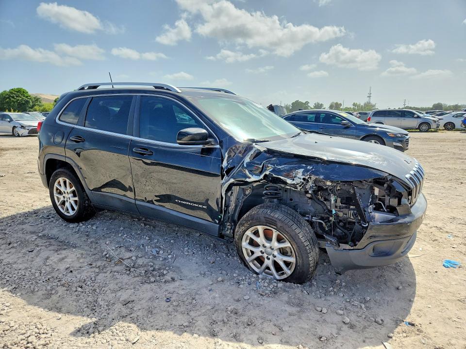 Photo 4 from auction – 2017 JEEP CHEROKEE with VIN 1C4PJLCB1HW613523