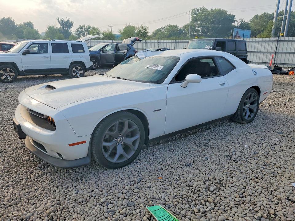 DODGE CHALLENGER 2019 with VIN 2C3CDZBT0KH705137 - Photo from auction