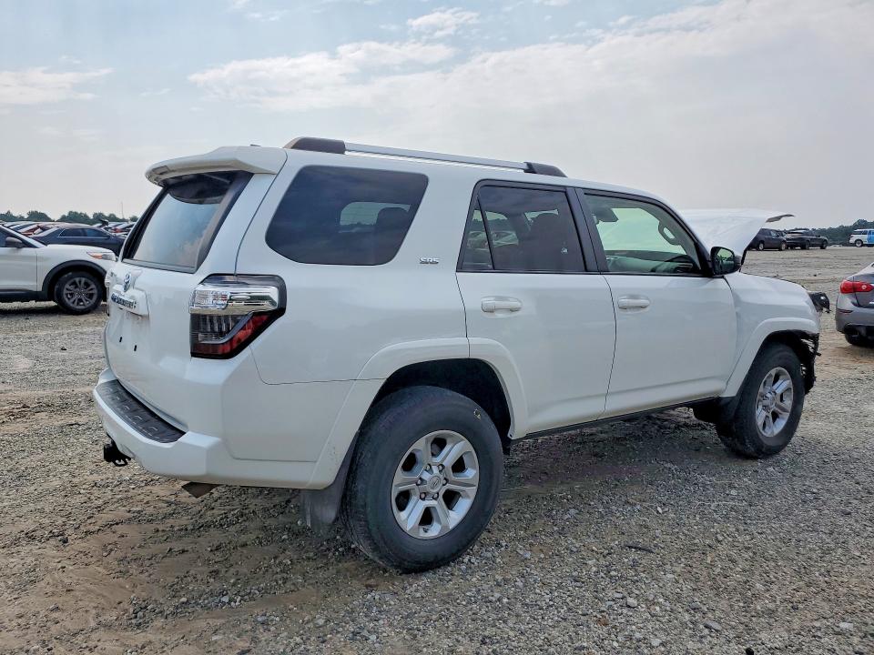 Photo 3 from auction – 2021 TOYOTA 4RUNNER with VIN JTEMU5JR9M5939703