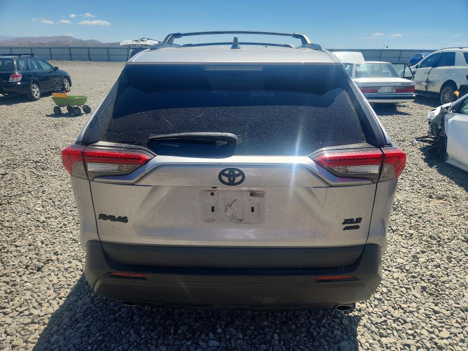 Photo 6 from auction – 2020 TOYOTA RAV4 with VIN 2T3P1RFV9LC134915