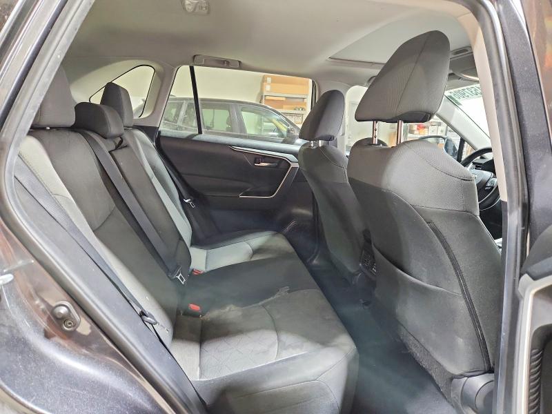 Photo 11 from auction – 2021 TOYOTA RAV4 with VIN 2T3P1RFV5MC176595